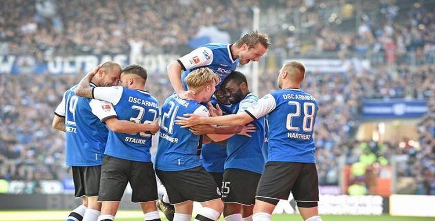 أرمينيا بيلفيلد يفوز على هوليستن ويقترب من الصعود للدوري الألماني