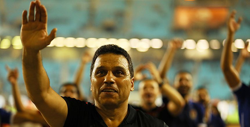 بالصور| حسام البدري يرحب بجماهير الأهلي في ملعب الأمير فيصل