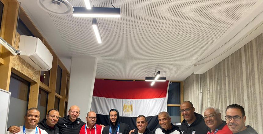 البعثة المصرية تحتفل ببرونزية محمد السيد داخل القرية الأولمبية بباريس