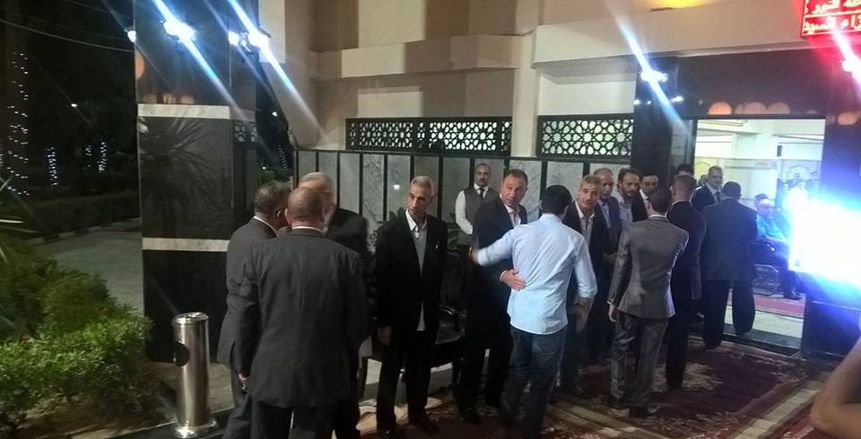 "حسن وناجي" يقدمان واجب العزاء في شقيقة الخطيب