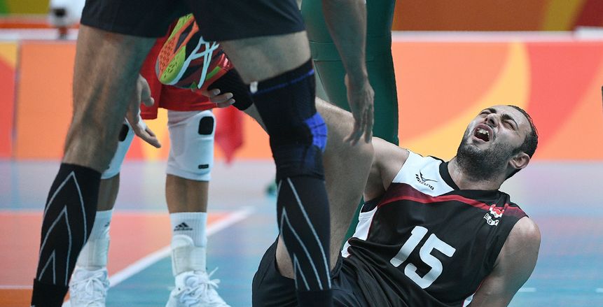 وضع قدم لاعب الطائرة في الجبس بعد إصابته في ريو دي جانيرو
