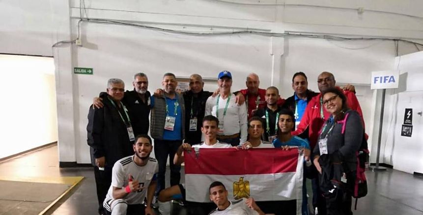 صورة| بعثة مصر تحتفل بـ «منتخب الخماسية».. وتحفز اللاعبين قبل مواجهة العراق