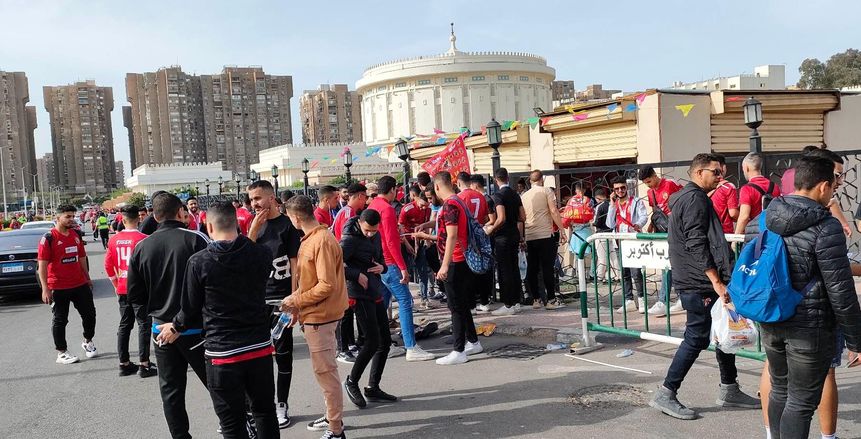 بدء دخول جماهير الأهلي إلى استاد القاهرة استعدادا لمؤازرة الأحمر أمام الرجاء