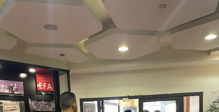 إيهاب جلال يصل اتحاد الكرة قبل مؤتمر تقديمه مديرا فنيا لمنتخب مصر «صور»