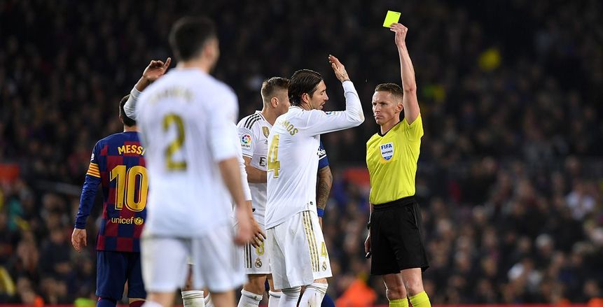 هل أثرت شكوى برشلونة ضد الـ"var" على حكم الكلاسيكو؟