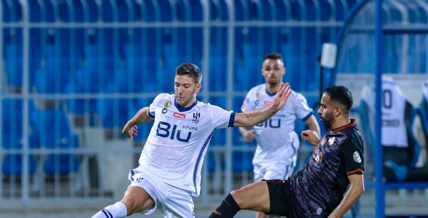 الشباب يفوز على الهلال بثلاثية ويشعل الصراع بالدوري السعودي «فيديو»