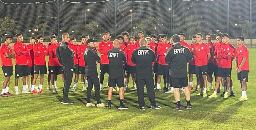المنتخب الأولمبي يتدرب في الصالة المغطاة بسبب الطقس السييء