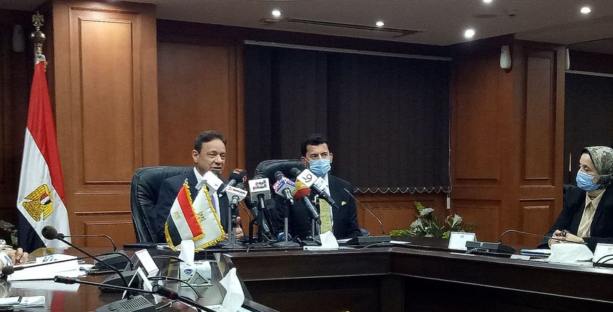 أشرف صبحي: مباراة بين قدامى الأهلي والزمالك على هامش نهائي أفريقيا