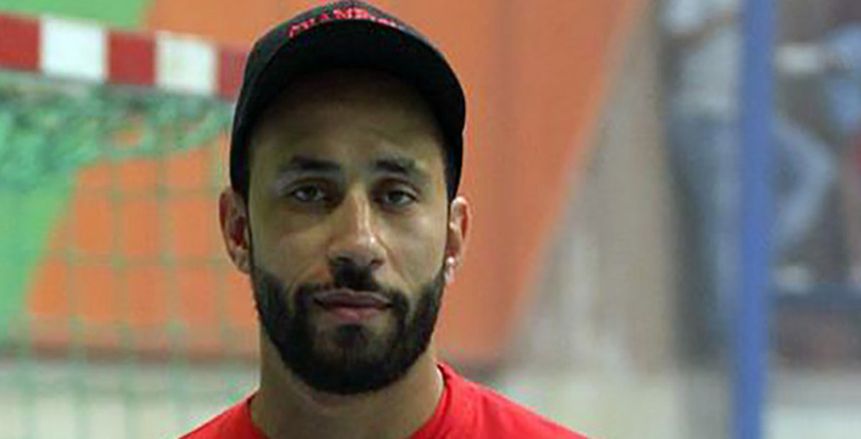 مودي الجارحي لاعب سلة الأهلى يجدد عقده