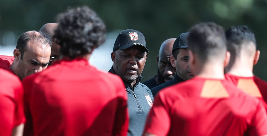 موسيماني يطالب لاعبي الأهلي بعدم التركيز في أزمة نقل مباراة المريخ