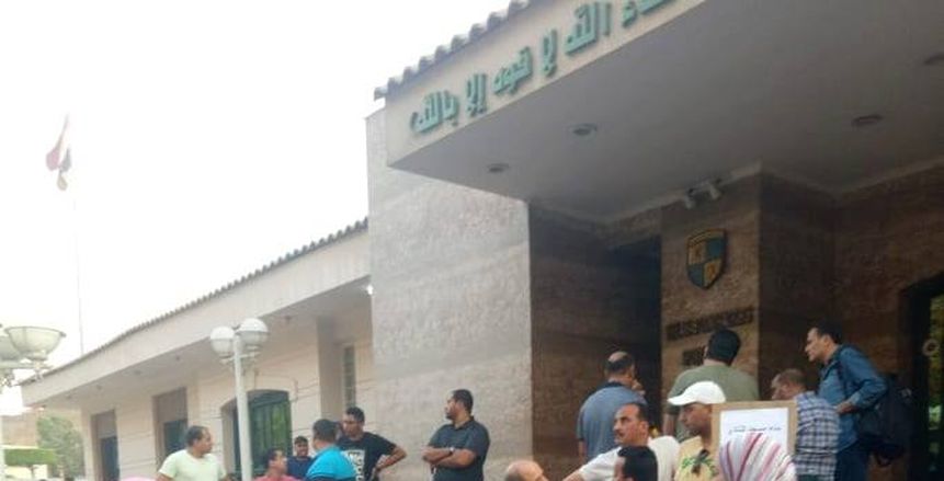 عاجل| شاهد بالصور اعتصام أعضاء المقاولون ضد مجلس الإدارة