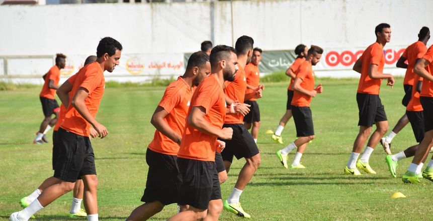 بالصورة| جماهير النجم تطالب لاعبيها بحسم اللقب العاشر من "برج العرب"
