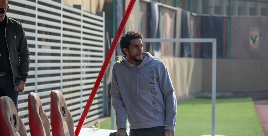 مصطفى شوبير يصل إلى النمسا بصحبة طبيب الأهلي لإجراء جراحة غضروف الركبة