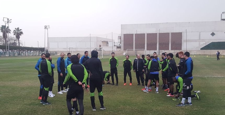 ملعب تدريبات المقاولون العرب يتحول لبركة مياه (صور)