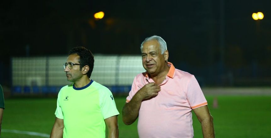 فرج عامر: حكم مباراة الأهلي وسموحة تغاضى عن طرد هذا اللاعب