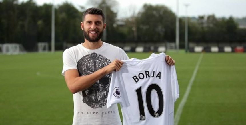 سوانزي يضم مهاجم أتلتيكو مدريد في صفقة قياسية