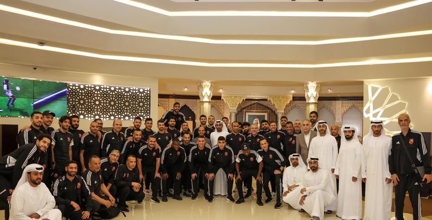 القنصل المصري ووفد مجلس أبو ظبي الرياضي في استقبال بعثة الأهلي بالمطار
