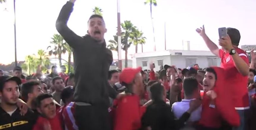 بالفيديو.. استقبال كبير لبعثة الوداد بعد فضيحة رادس