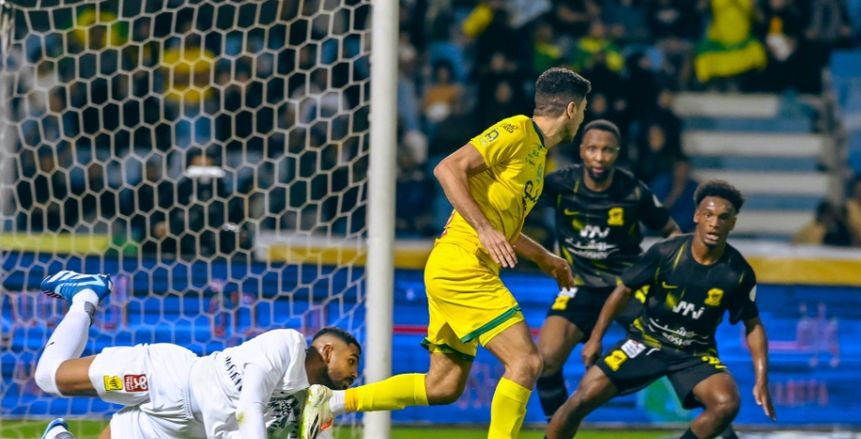 محمد شريف يسجل هدفا عالميا أمام الاتحاد ويضمن بقاء الخليج في الدوري السعودي