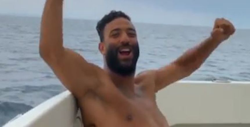 بالفيديو.. ميدو يُغني بعد هزيمة الأهلي: بطولة الدوري إن شاء الله لينا