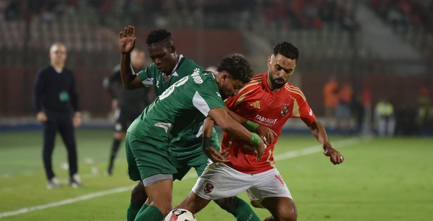 الكشف عن طاقم تحكيم مباراة الأهلي والاتحاد السكندري في الدوري المصري