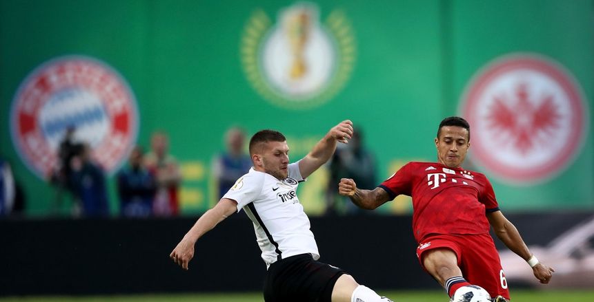 بالفيديو| فرانكفورت يفجر مفاجأة مدوية ويتوج بكأس ألمانيا على حساب البايرن