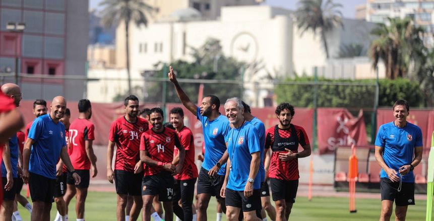 الأهلي يستأنف تدريباته: ظهور عم حارث.. انتظام محمد شريف وجاهزية سافيو