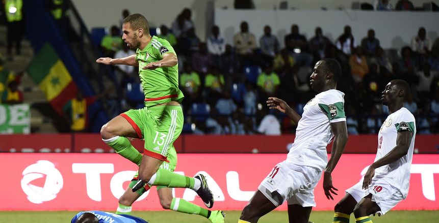 بالصور| سليماني يحصل على جائزة أفضل لاعب لمباراة الجزائر والسنغال