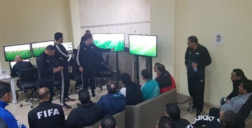 سمير عثمان ينتقد سماعات الـ"VAR".. ويؤكد: الحكام يحتاجون لتدريب مكثف