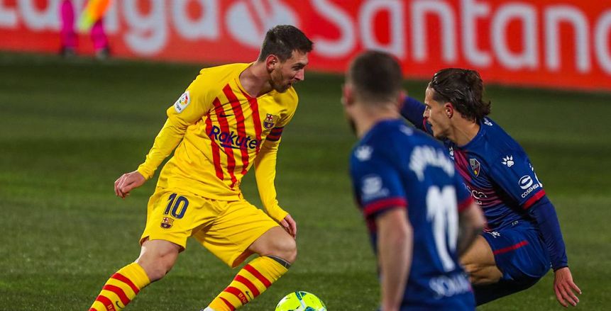 تعرف على معلق مباراة برشلونة وهويسكا اليوم بالدوري الإسباني