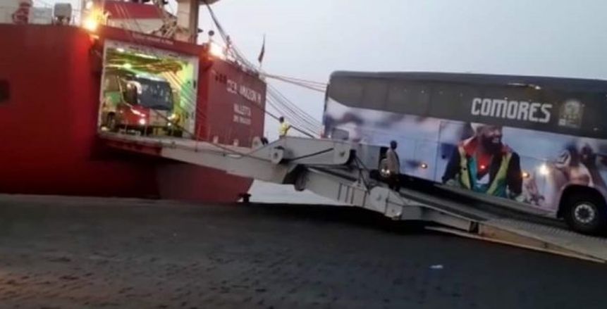 غضب في جزر القمر بسبب «كاف»: وضعوا صورة مشجعي جنوب أفريقيا على الأتوبيس