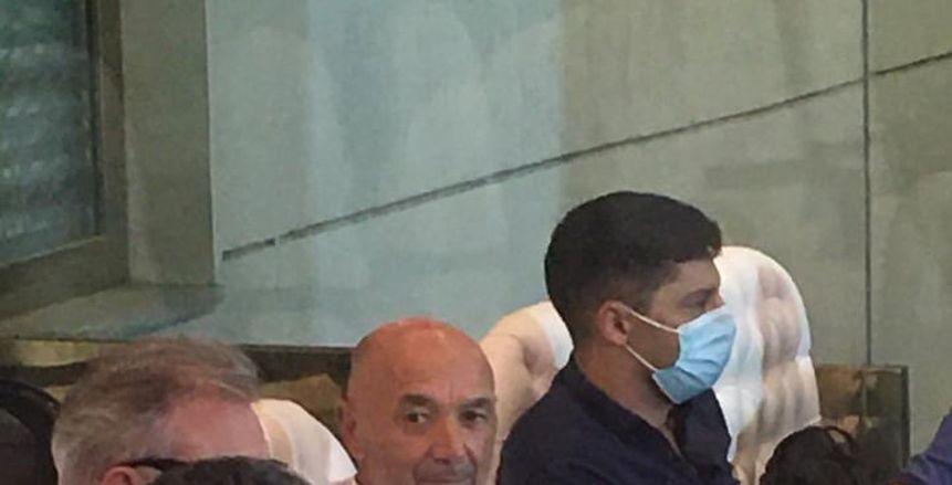باتشيكو يتابع مباراة الزمالك أمام الجونة من المقصورة (فيديو)