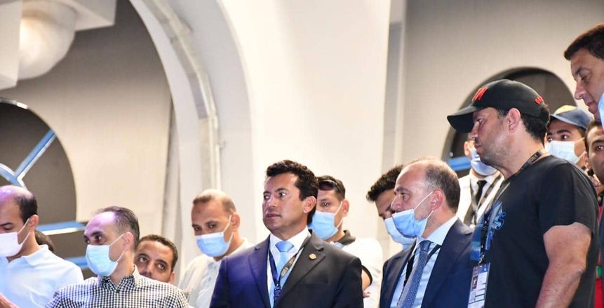 وزير الشباب والرياضة يتفقد منافسات بطولة العالم للسلاح باستاد القاهرة