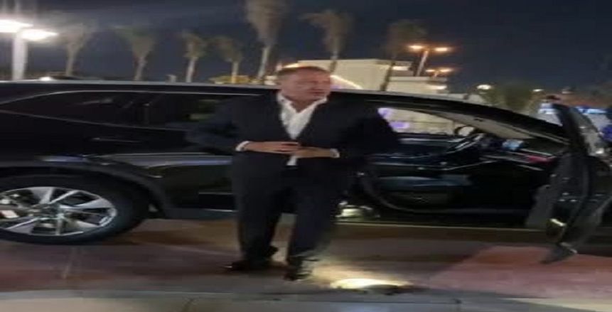الخطيب وممدوح عيد يقدمان واجب العزاء في والدة عمرو الجنايني «صور»