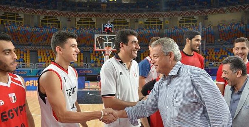 بالصور| وزير الرياضة يؤازر لاعبي المنتخب الوطنى للسلة قبل افتتاح المونديال غدًا