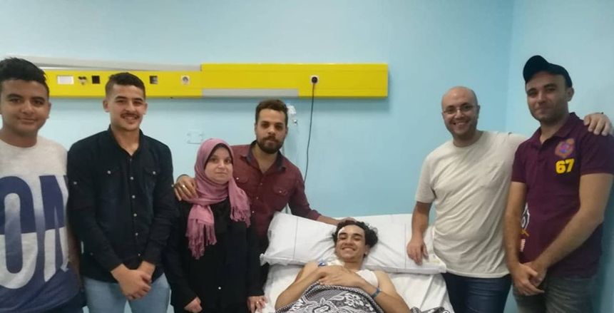المشجع الأهلاوي المصاب للوطن:"نفسي لاعيبة الأهلي تزورني.. وسعد سمير نساني وجع العملية"