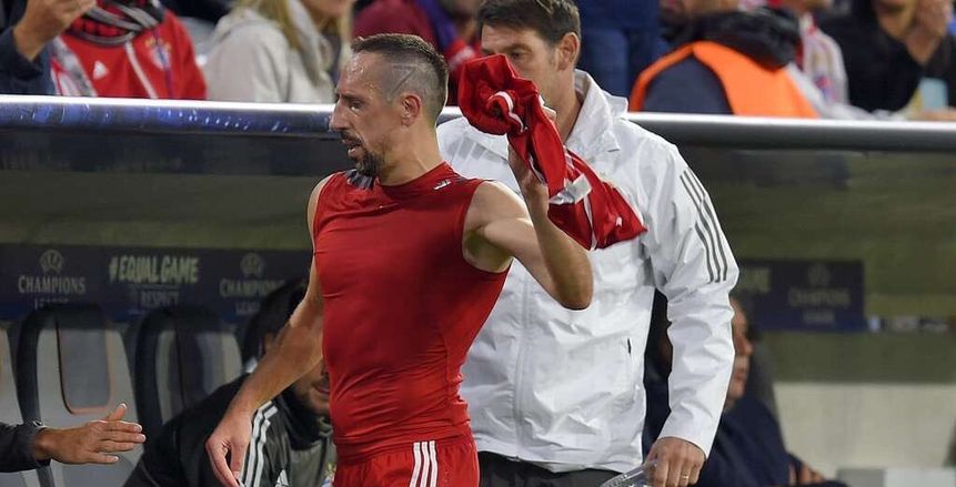 بالفيديو| ريبيري يلقي بقميص بايرن ميونيخ اعتراضًا على خروجه في دوري الأبطال