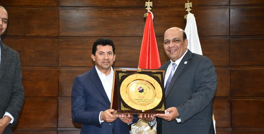 وزير الرياضة يكرم لاعبي المنتخبات الوطنية في الرماية والهوكي والريشة الطائرة والوشو كونغ فو
