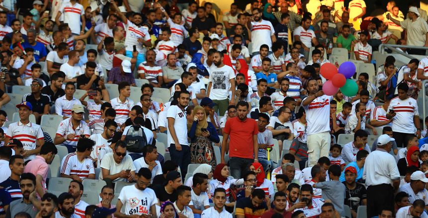 جماهير الزمالك تشعل مطار الدوحة بالهتافات قبل وصول البعثة إلى قطر (فيديو)