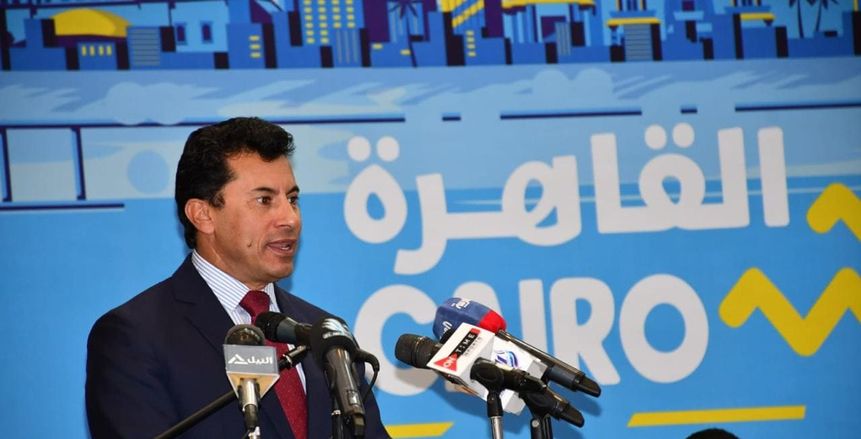 وزير الرياضة يهنئ الرباعة سارة سمير على ذهبية بطولة العالم لرفع الأثقال
