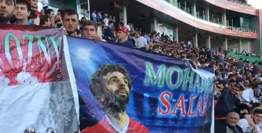 بالصور| حشد جماهيري روسي بمران المنتخب.. وصور الفراعنة تملأ شوارع روسيا