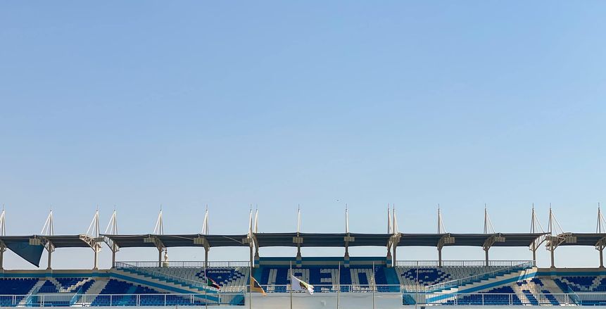 الأهلي يتحرك إلى استاد الجوهرة الزرقاء وسط حراسة أمنية مشددة