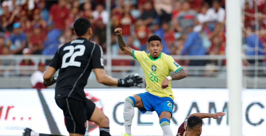 تاريخ مواجهات البرازيل وأوروجواي قبل قمة تصفيات كأس العالم.. 80 مباراة