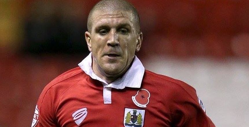 آدم العبد يحصل على بطاقة حمراء في كأس الاتحاد الإنجليزي