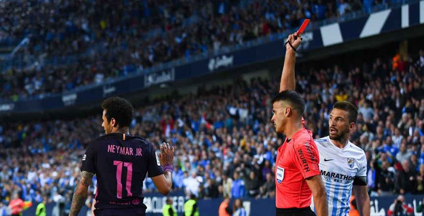 قلق في برشلونة من حكم مباراة أتلتيكو مدريد