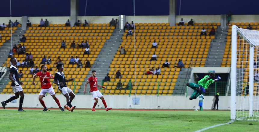 مراقب مباراة الأهلي وكانو سبورت يطلب زي الحراس