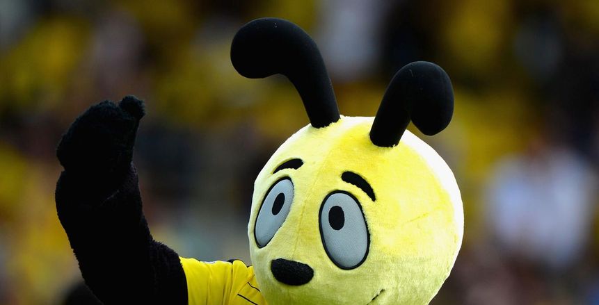 بالفيديو| تميمة واتفورد تسخر من "زاها".. و"ألاردايس" يطالب الاتحاد الإنجليزي برد فعل