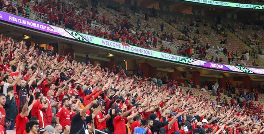 «سطلانة».. جماهير الأهلي تغني وتحتفل مع اللاعبين بعد الفوز على اتحاد جدة بمونديال الأندية