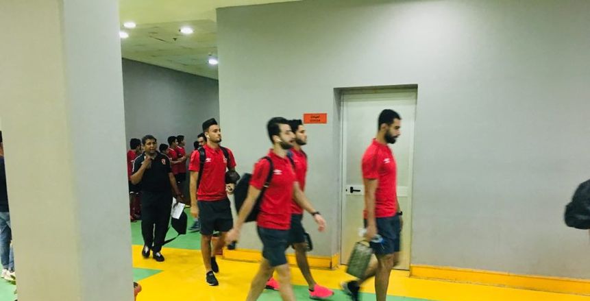 بالصور.. وصول الأهلي وإطلع برة لملعب برج العرب