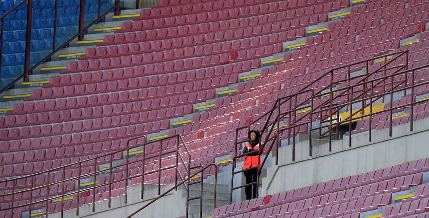 كورونا يصدر حكم الإعدام على الجماهير في الملاعب